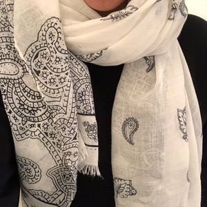 Lightweight paisley scarf
